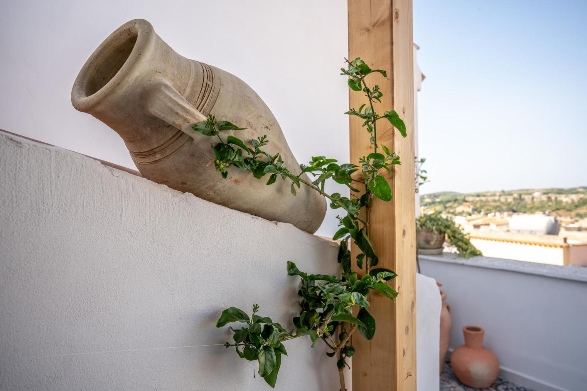 Vico Larzio 6 "Terrazza Sul Vico" Leilighet Noto Eksteriør bilde