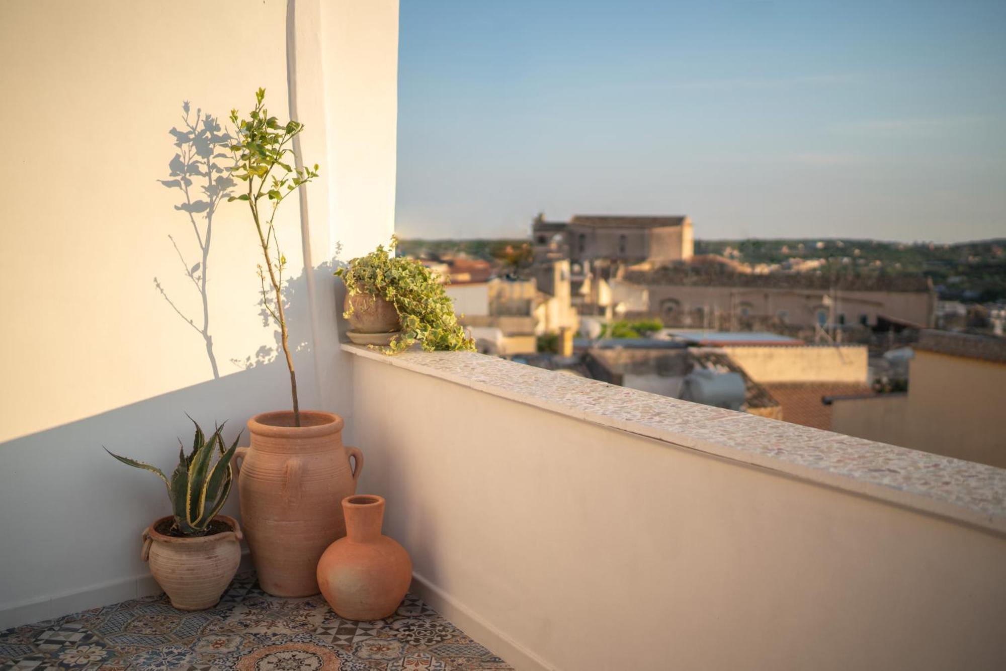 Vico Larzio 6 "Terrazza Sul Vico" Leilighet Noto Eksteriør bilde