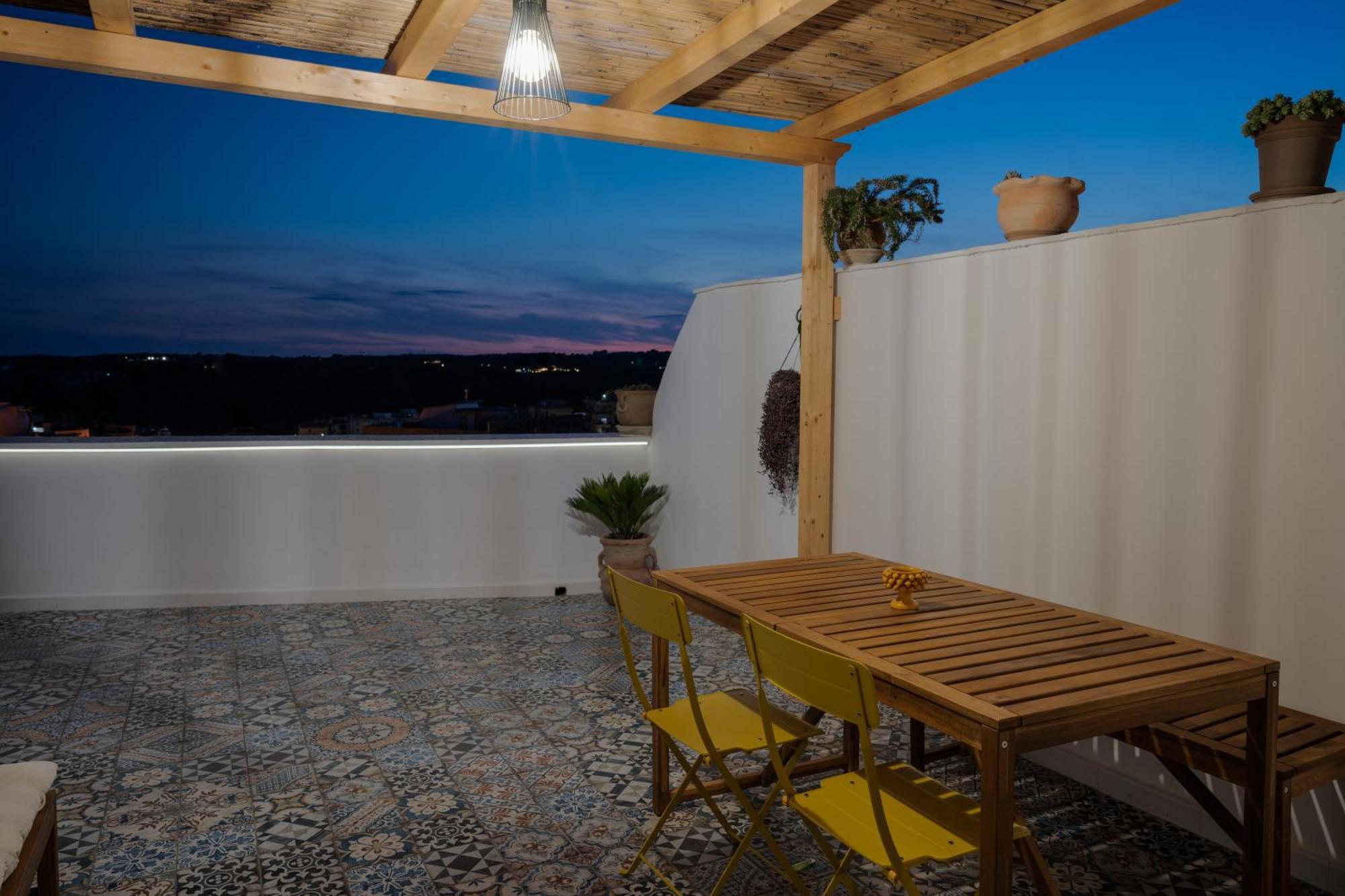 Vico Larzio 6 "Terrazza Sul Vico" Leilighet Noto Eksteriør bilde